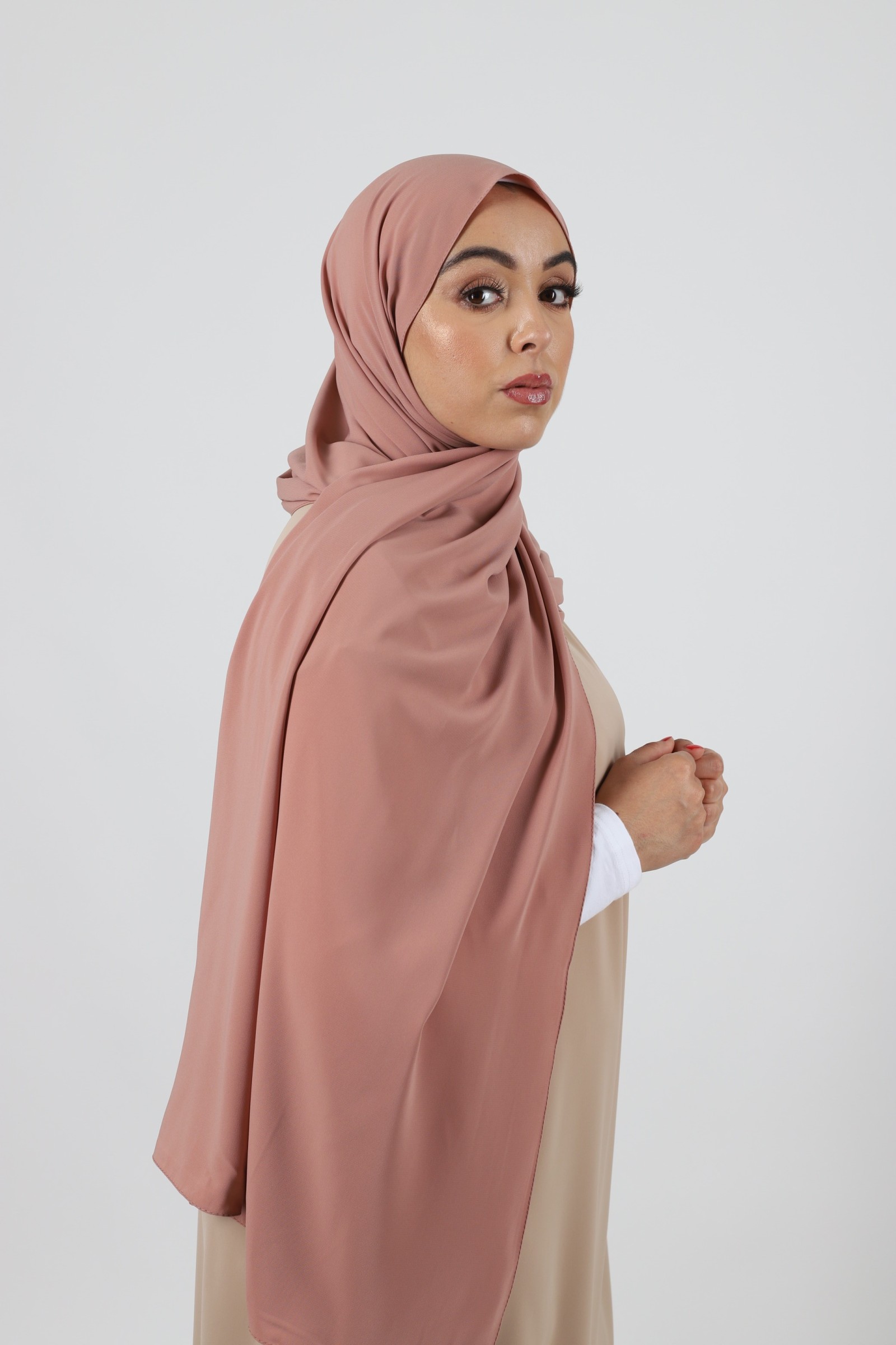 hijab poudré pas chère en soie de medine , large choix de hijabs