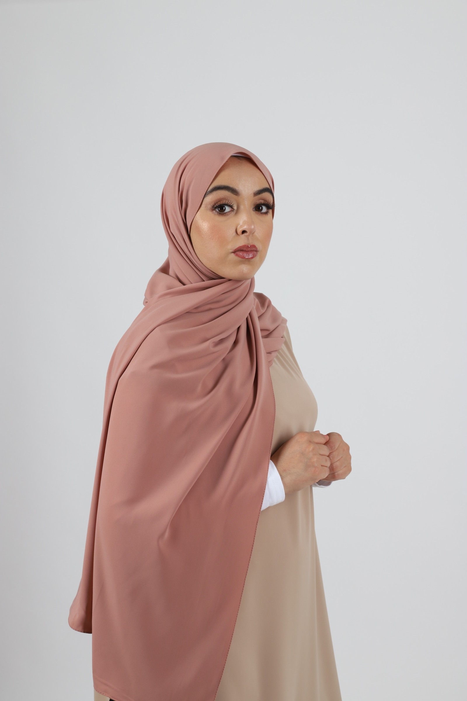 hijab poudré pas chère en soie de medine , large choix de hijabs