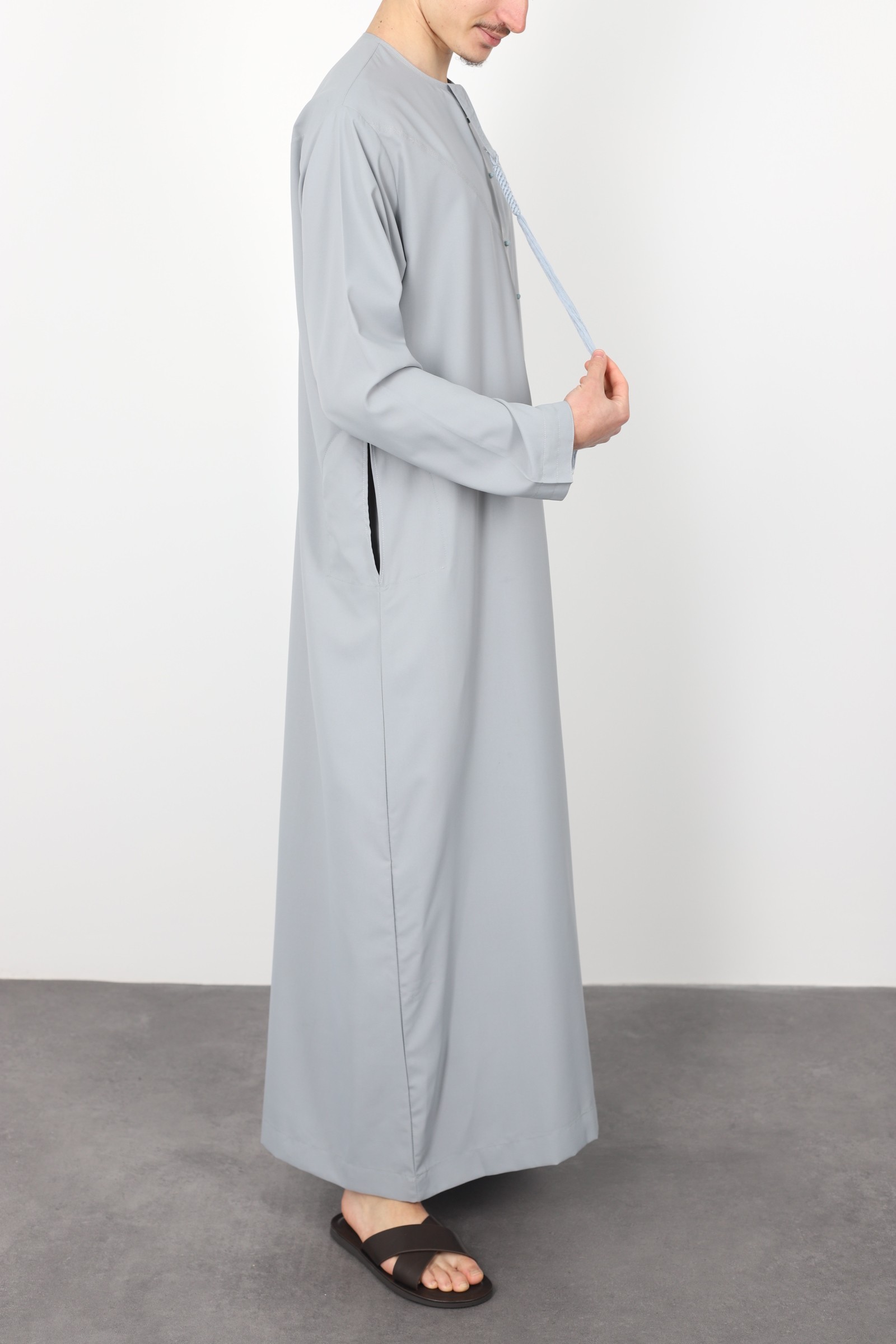 Qamis deluxe emirati gris clair qamis new design