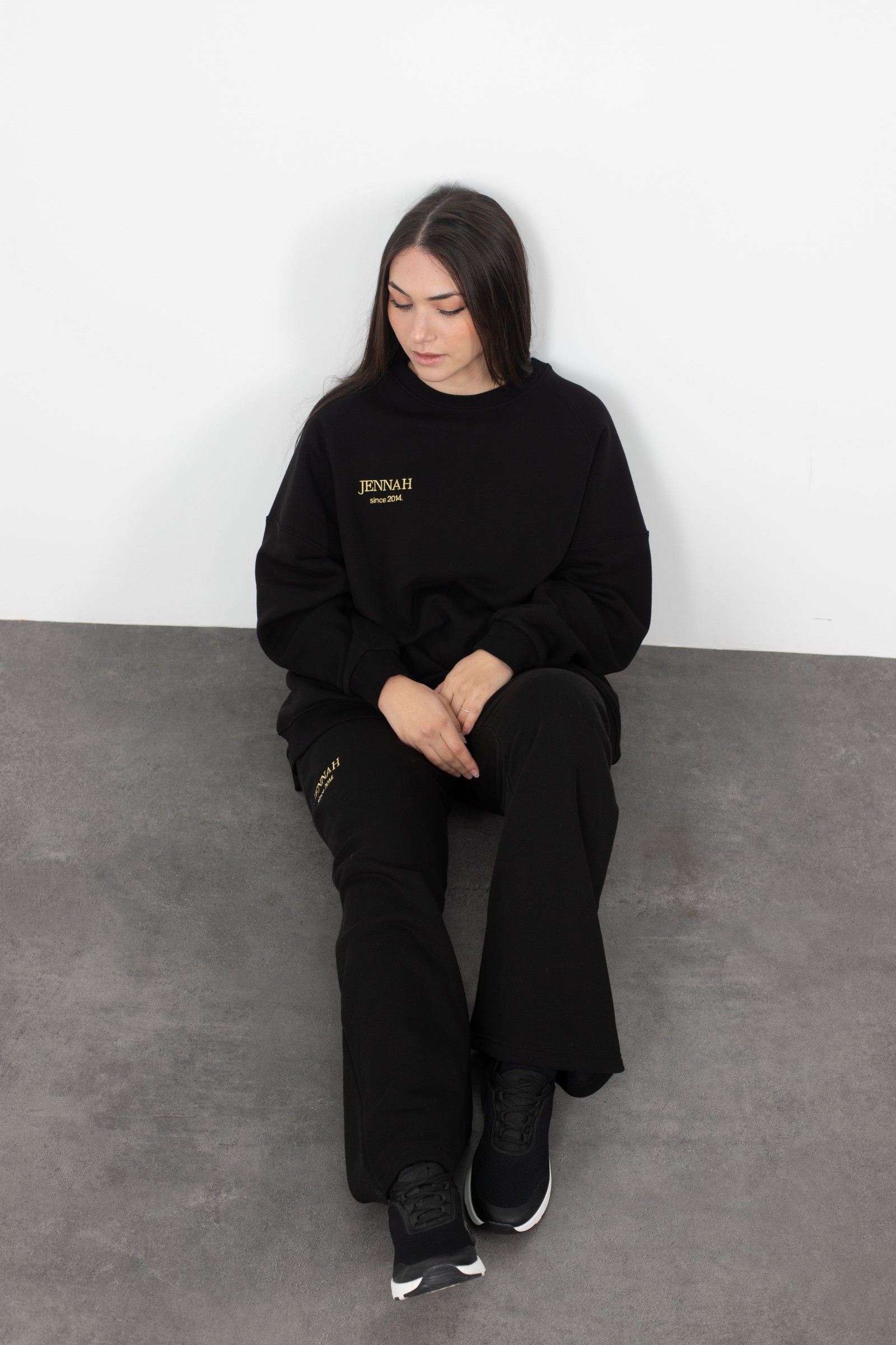 Loose-fitting jogger set with a round-neck pullover and no hood.