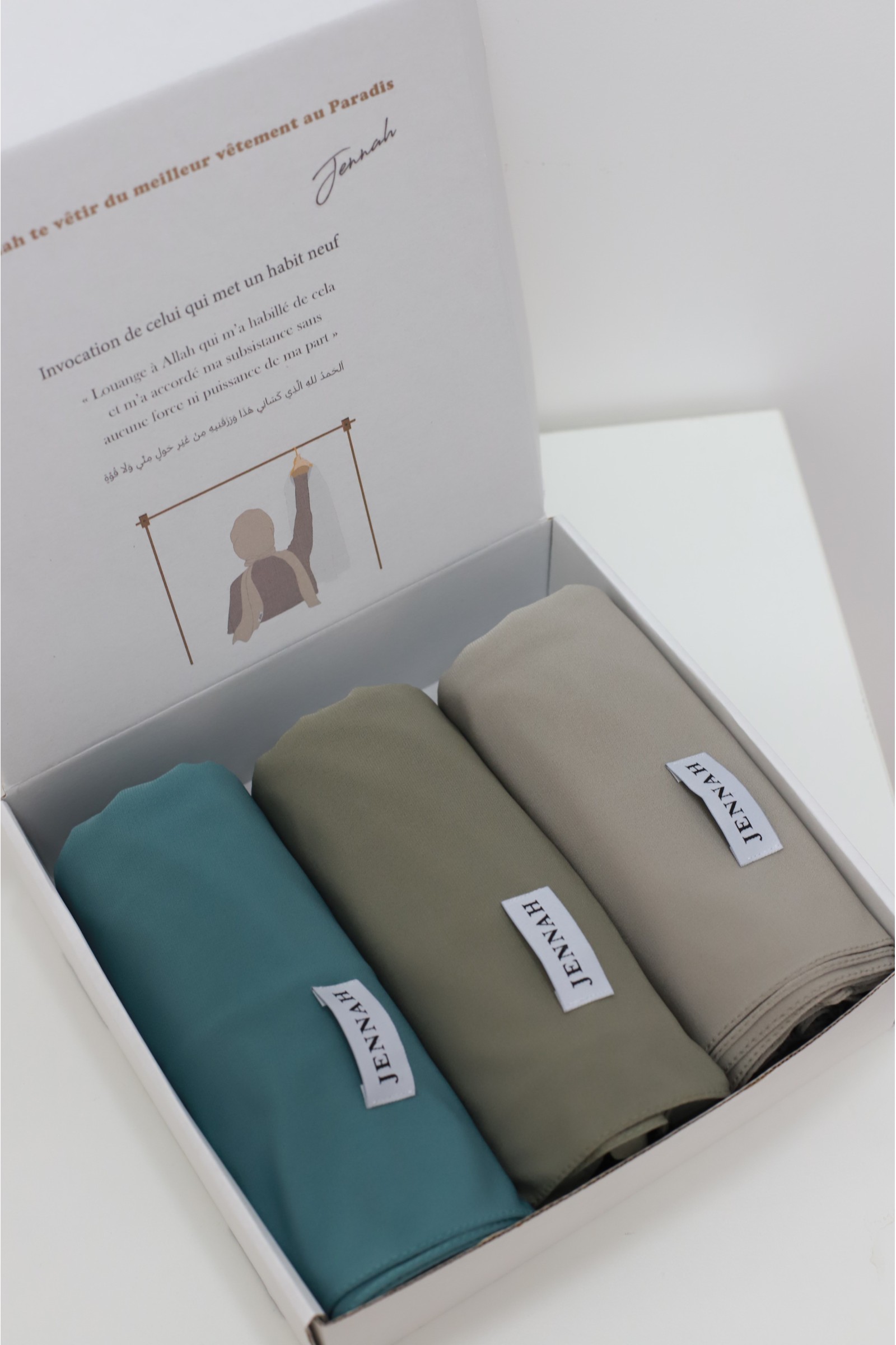 Hijab box for veiled Muslim women, veil box to offer women