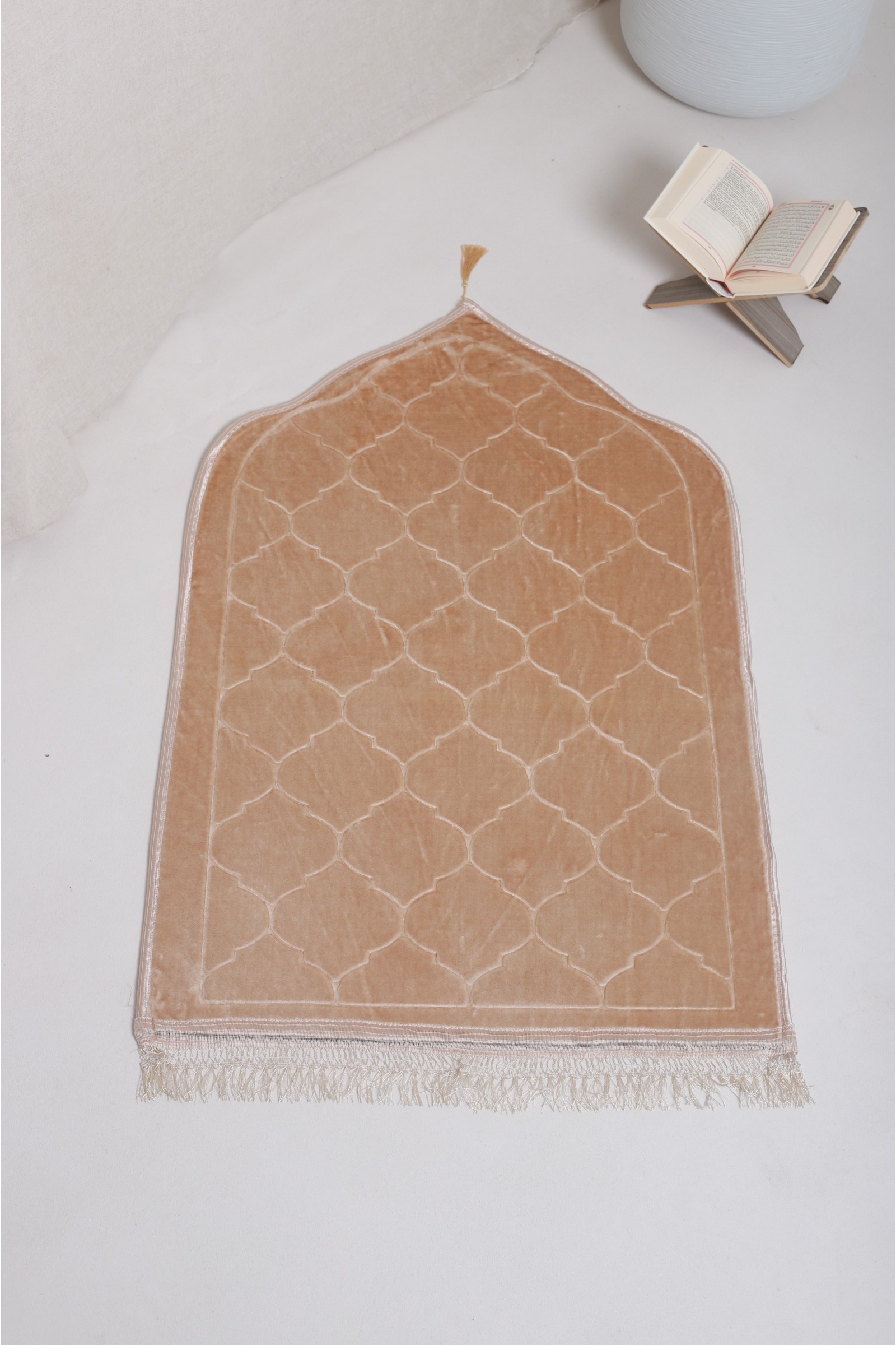 Thick Islam prayer rug for Muslim men and women for Ramadan