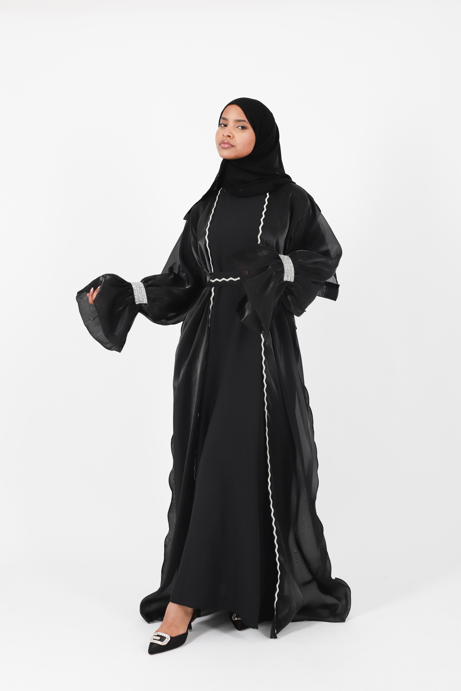 Abaya dubai modern muslim woman for aid 2024