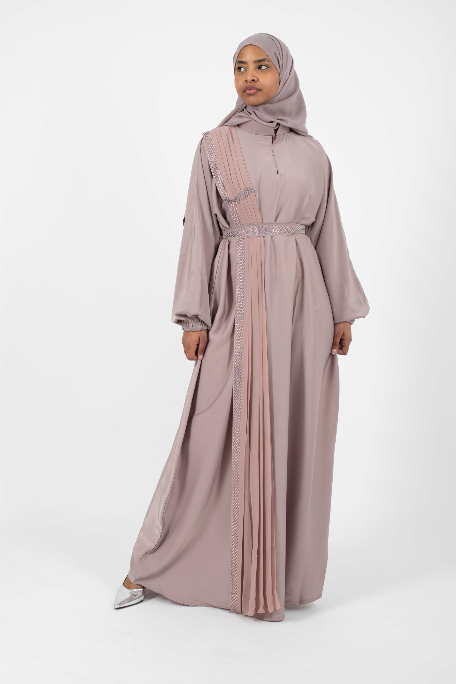 Abaya dubai chic and modern Muslim woman